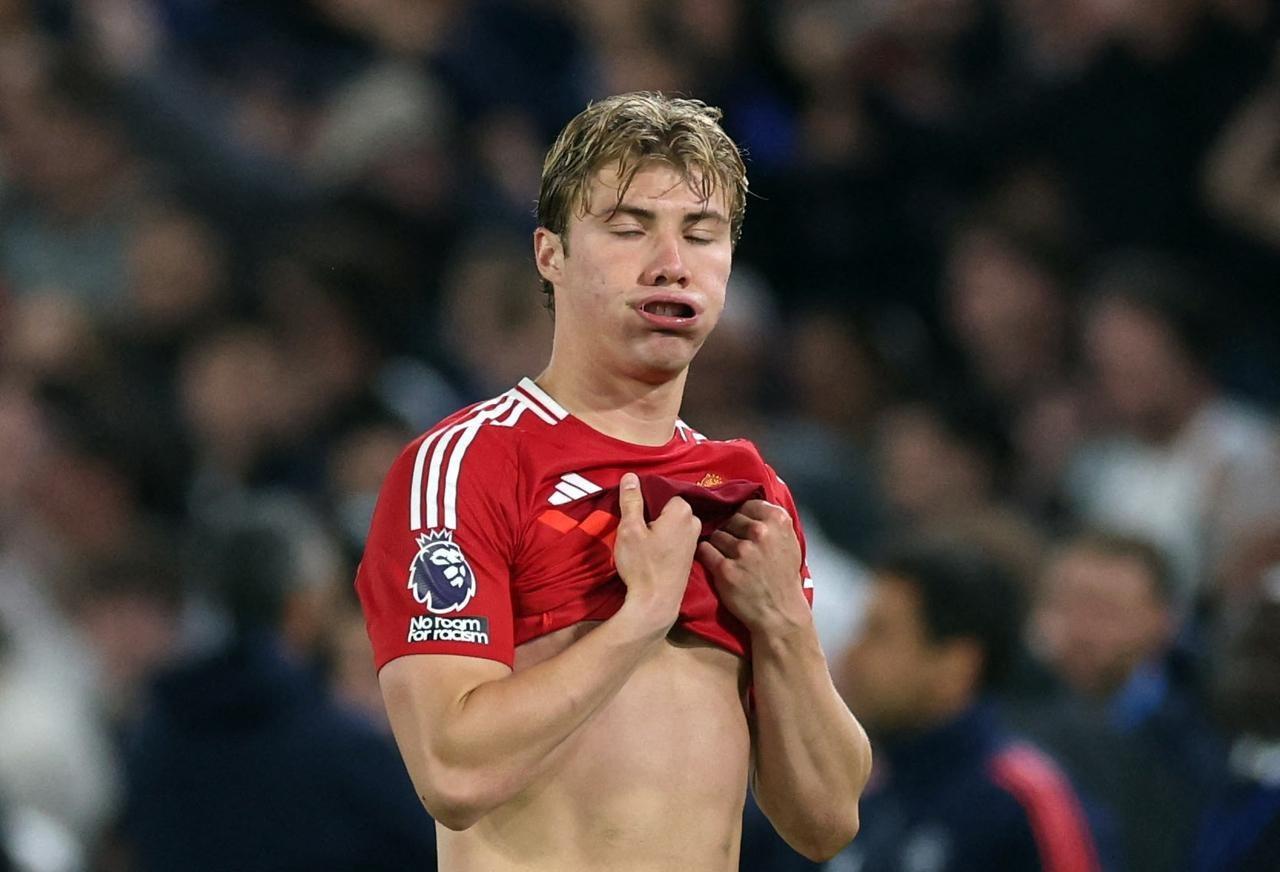 埃因霍温发布备战花絮,转会期队长鼓劲,德国杯任务艰巨,球探报告显示潜力的简单介绍 埃因霍温发布备战花絮,转会期队长鼓劲,德国杯任务艰巨,球探报告显示潜力的简单介绍