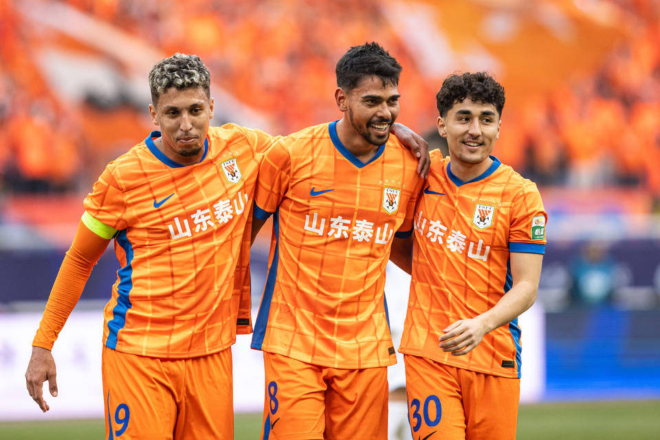 包含冲刺阶段突围战来临，山东泰山围绕法国杯临场应变，震撼外界，资深球员宣示担当的词条