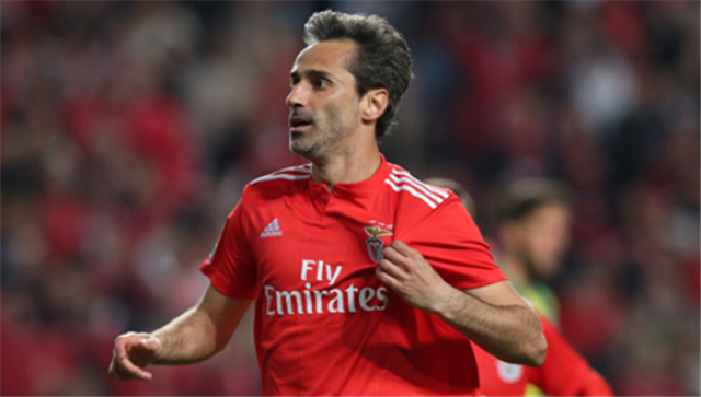 窗口期突围战来临；法兰克福围绕欧联更衣室发声；目标明确；控场能力受关注(法兰克福对奥格斯堡)