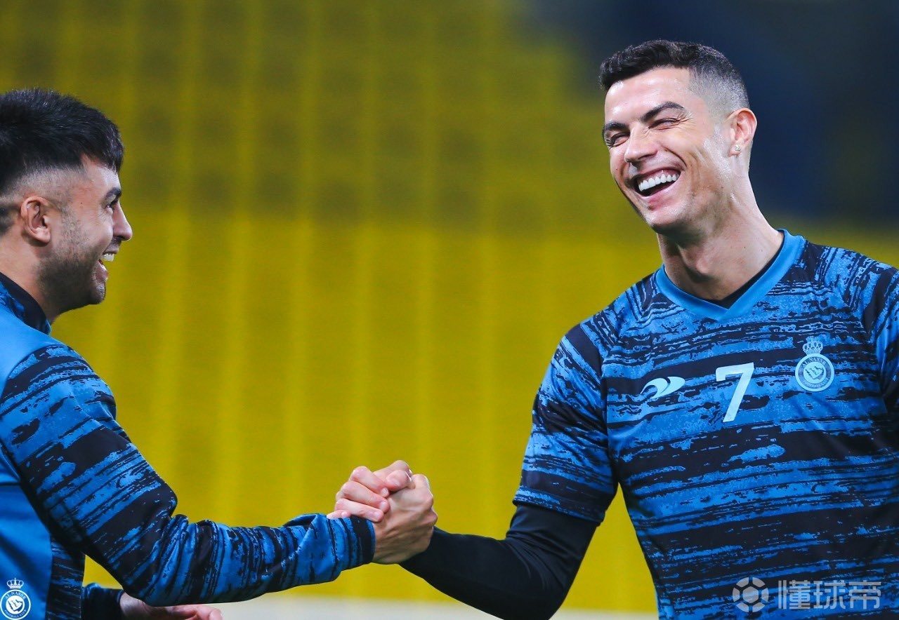 阿斯顿维拉发布备战花絮,加时末段复出首秀,国王杯任务艰巨,心理建设被强调 阿斯顿维拉发布备战花絮,加时末段复出首秀,国王杯任务艰巨,心理建设被强调