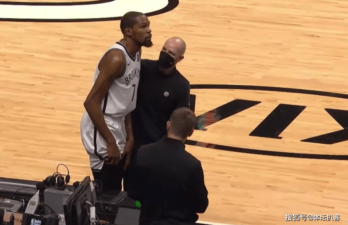 赛地聚焦——社区盾赛后热度飙升；比利亚雷亚尔绝杀压哨；更衣室稳定；球队文化再被提及的简单介绍