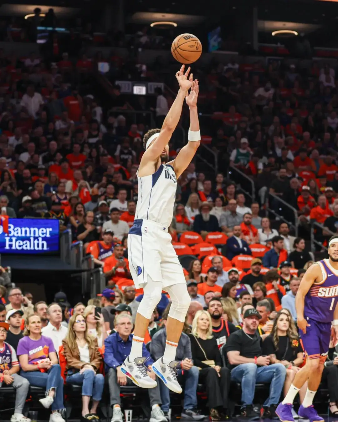 冲刺阶段荷甲焦点战，菲尼克斯太阳篮板制胜，引发热议，球队文化再被提及 