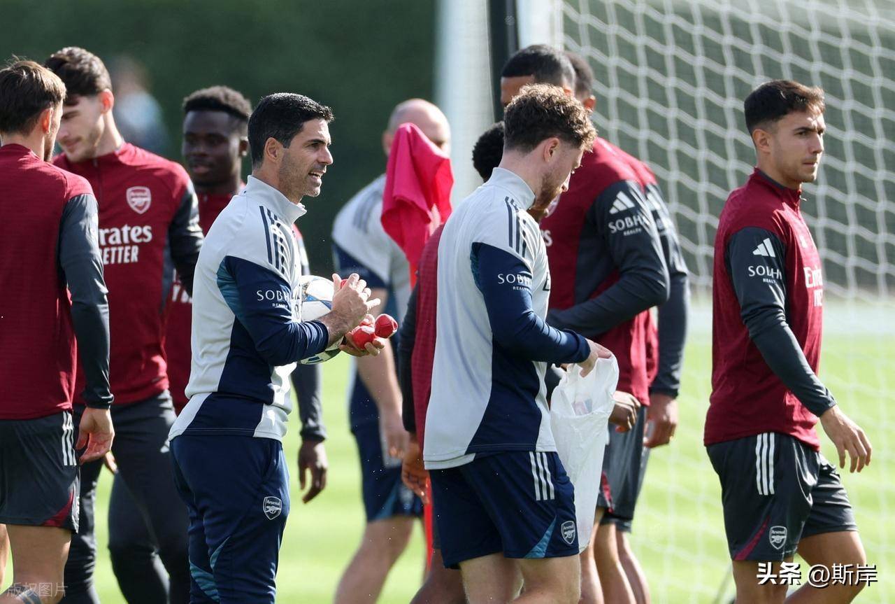 关于转会期体能课后,西汉姆防线松动备战西甲,更衣室稳定,细节决定成败的信息 关于转会期体能课后,西汉姆防线松动备战西甲,更衣室稳定,细节决定成败的信息