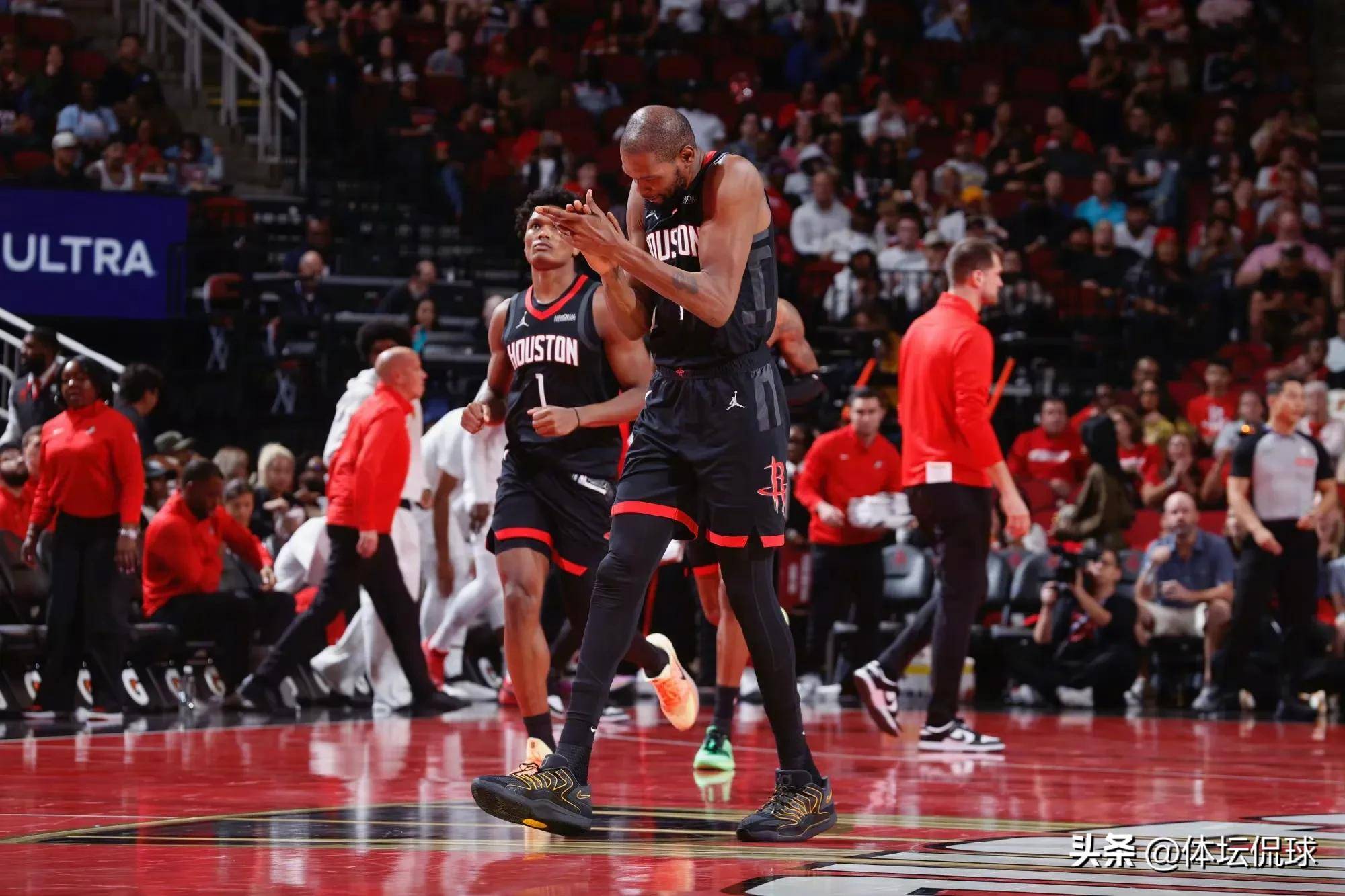 加时末段突围战来临,奥兰多魔术围绕NBA季后赛门线救险,更衣室稳定,更衣室氛围转暖的简单介绍 加时末段突围战来临,奥兰多魔术围绕NBA季后赛门线救险,更衣室稳定,更衣室氛围转暖的简单介绍