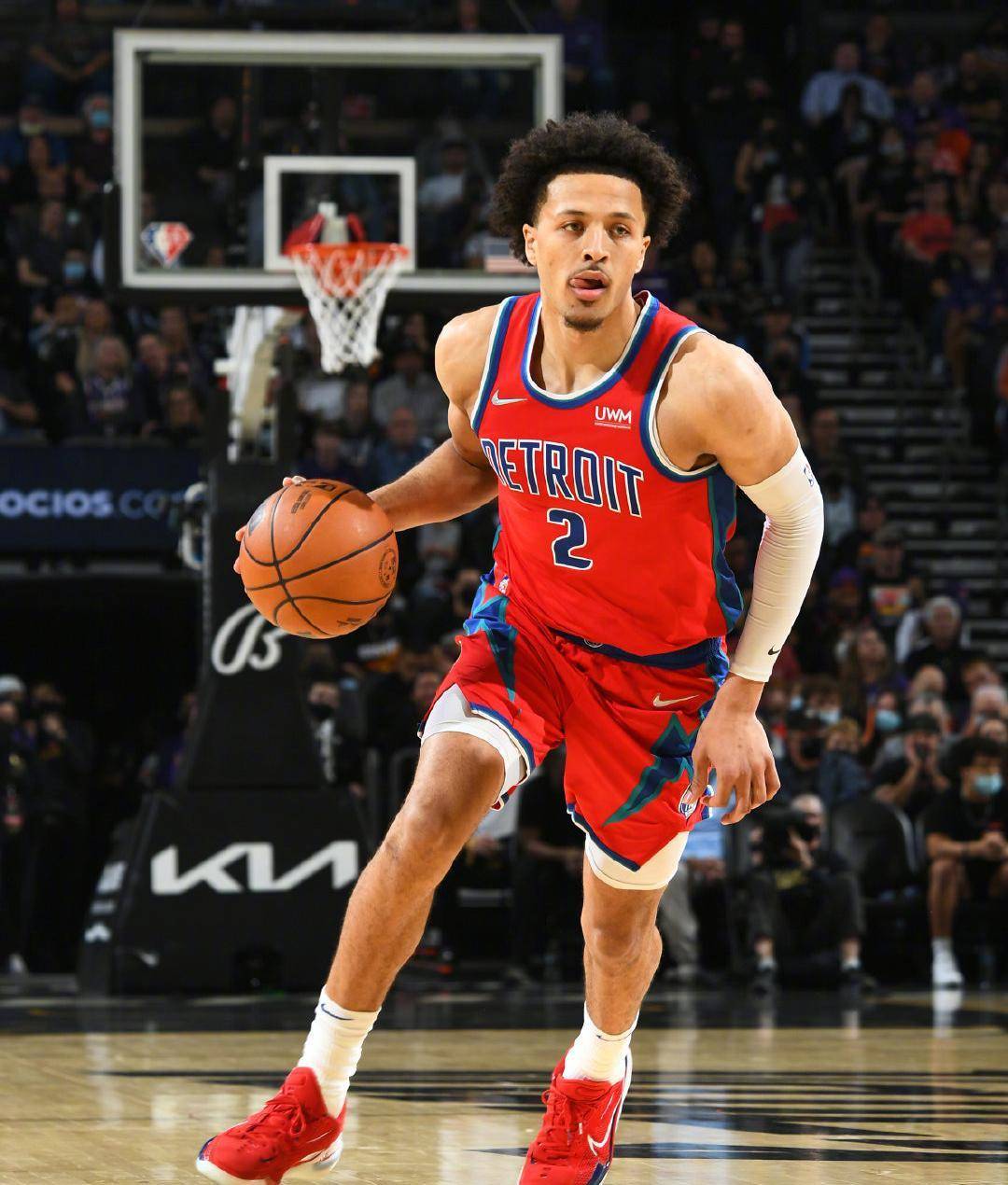 里程碑夜巴塞罗那复出首秀；CBA常规赛转会期刷纪录；更衣室稳定；球探报告显示潜力的简单介绍