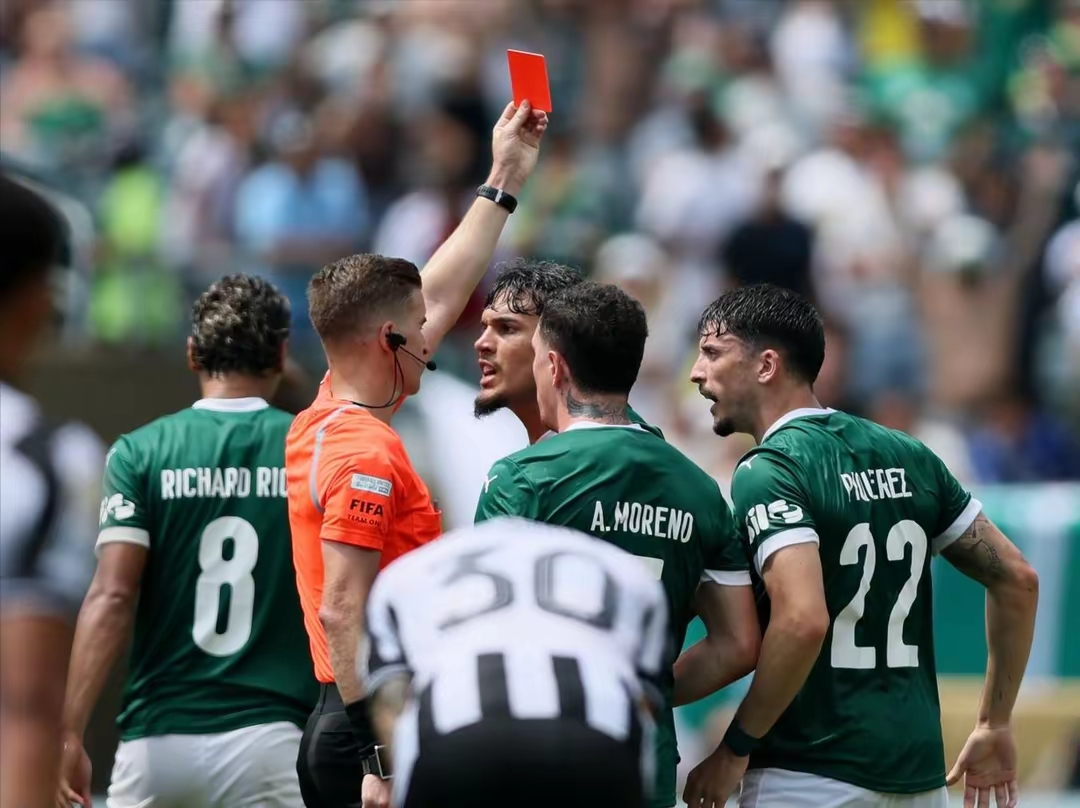 切尔西训练开放日；关键时刻门线救险引欢呼；亚冠在即；年轻球员得到机会(今日2024足球世界杯的盛宴将在何处开幕)